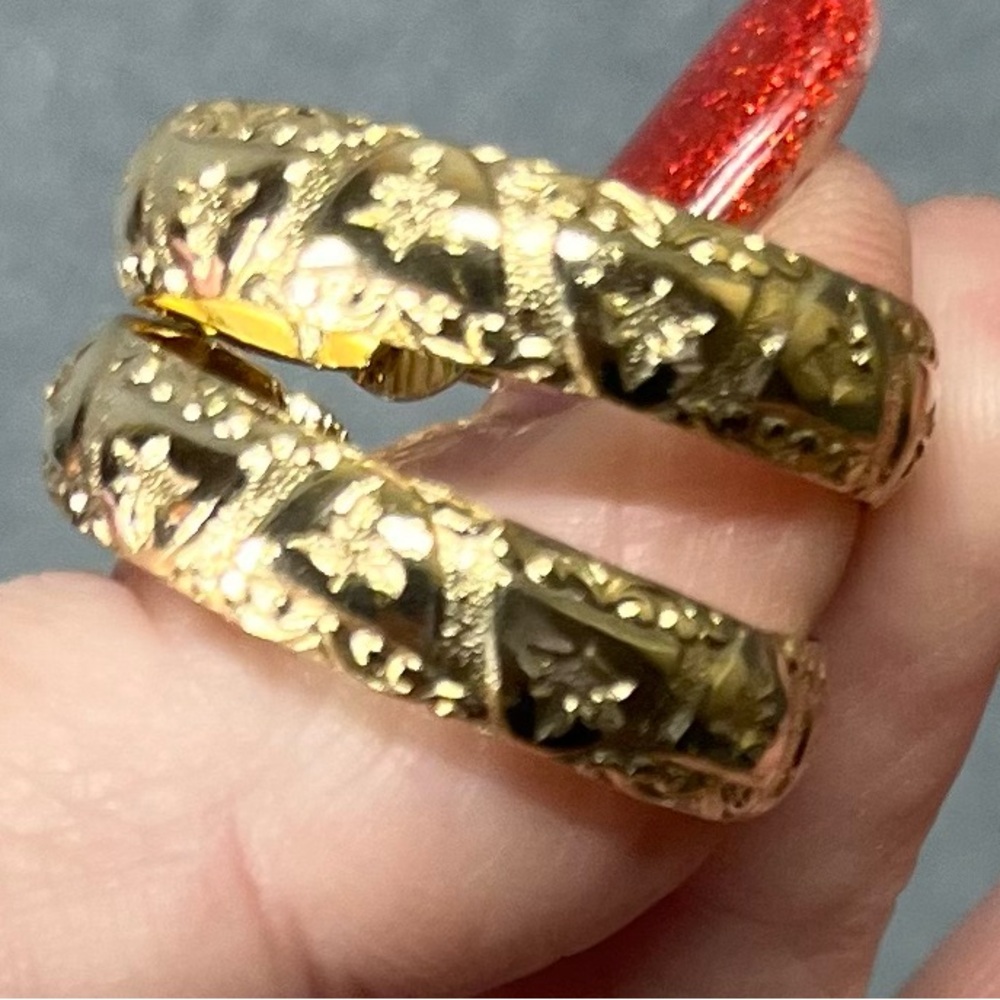 Gold Floral Hoop Earrings‎ - Elegant Women's Jewelry